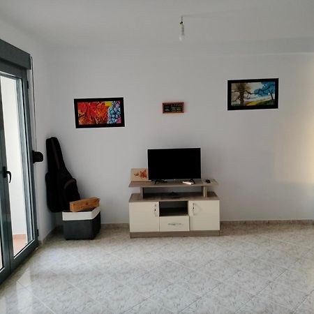 Taurasi Red Saranda Apartment Luaran gambar