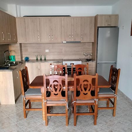 Taurasi Red Saranda Apartment Luaran gambar