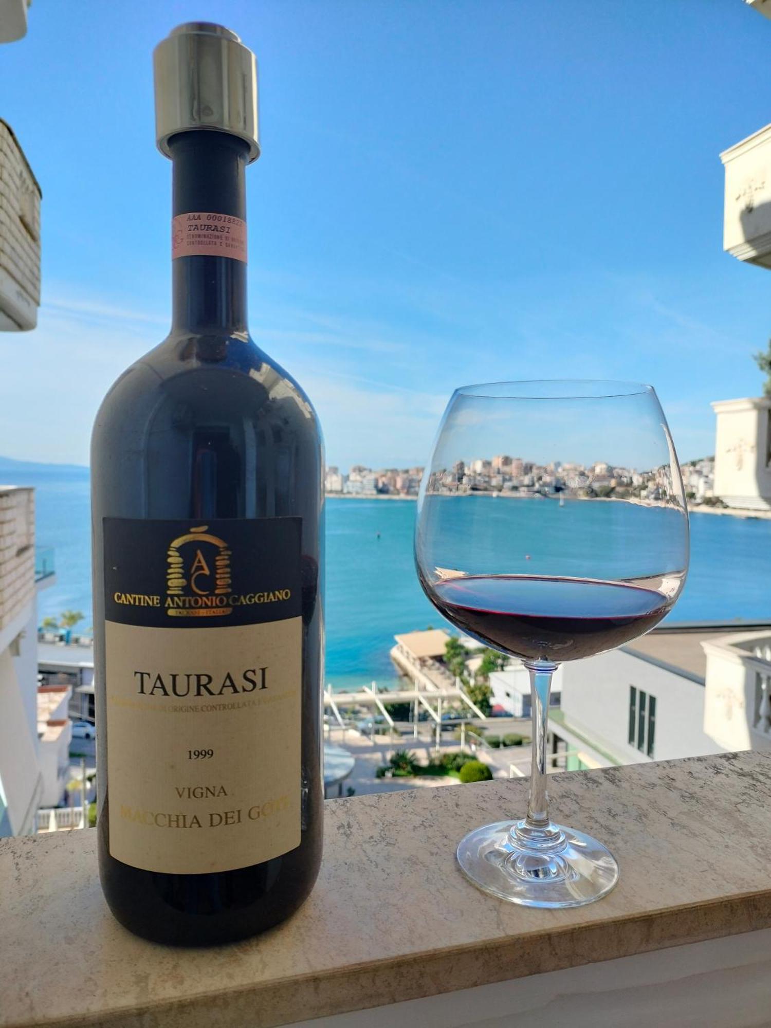 Taurasi Red Saranda Apartment Luaran gambar