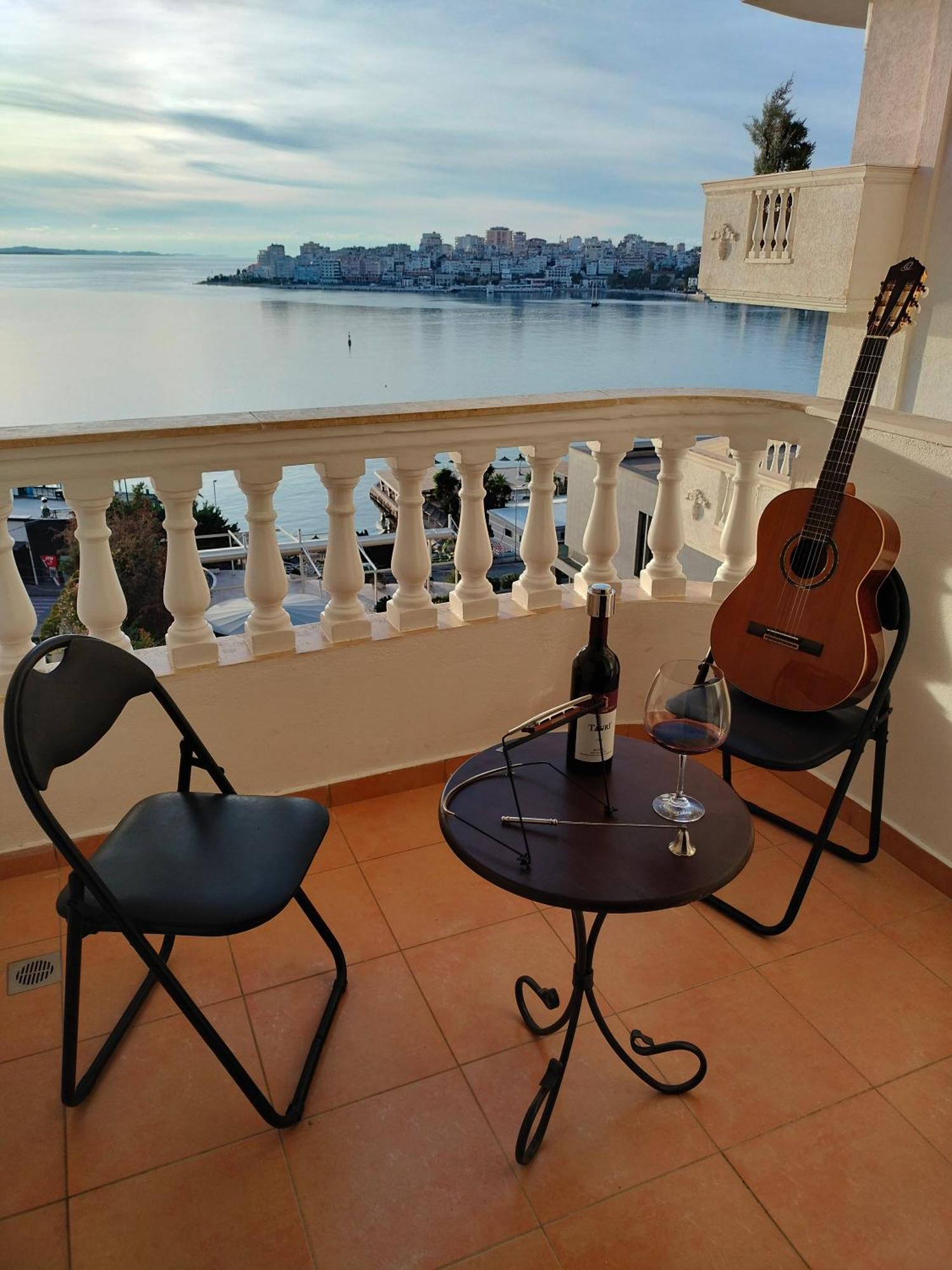 Taurasi Red Saranda Apartment Luaran gambar