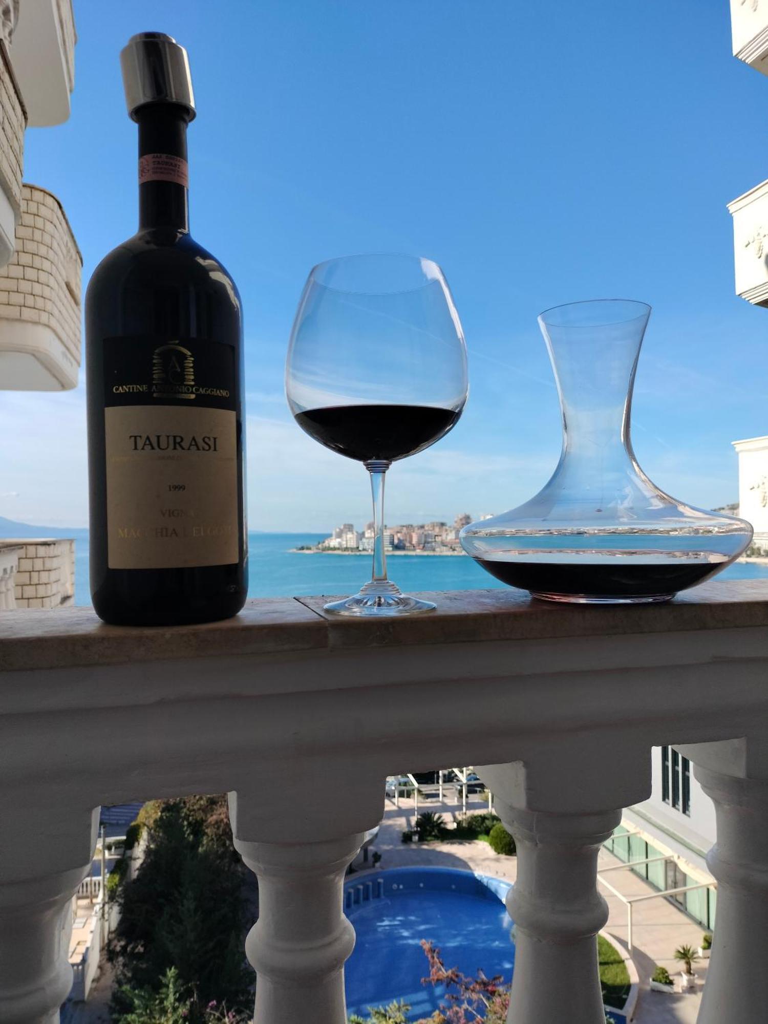 Taurasi Red Saranda Apartment Luaran gambar