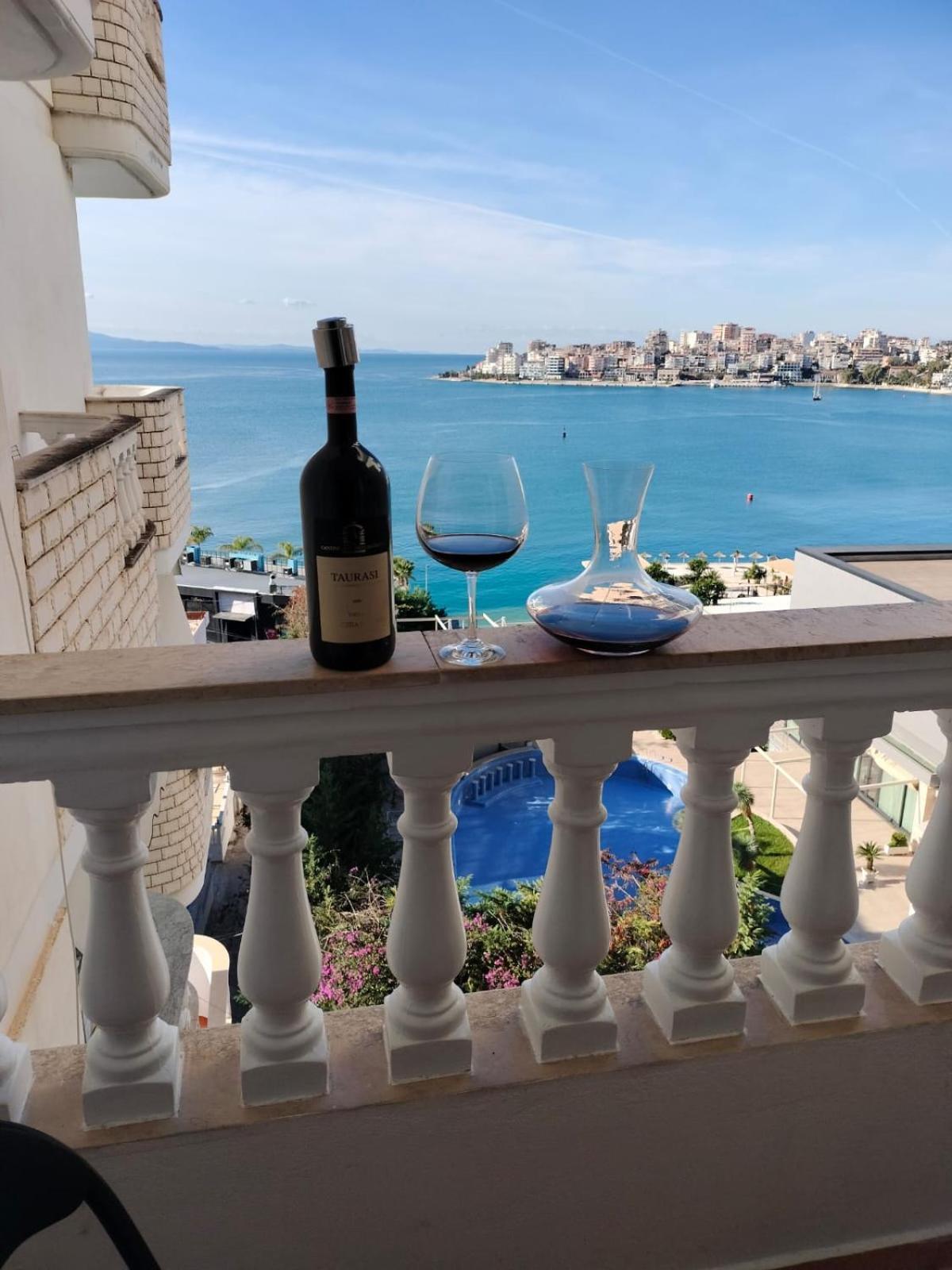 Taurasi Red Saranda Apartment Luaran gambar