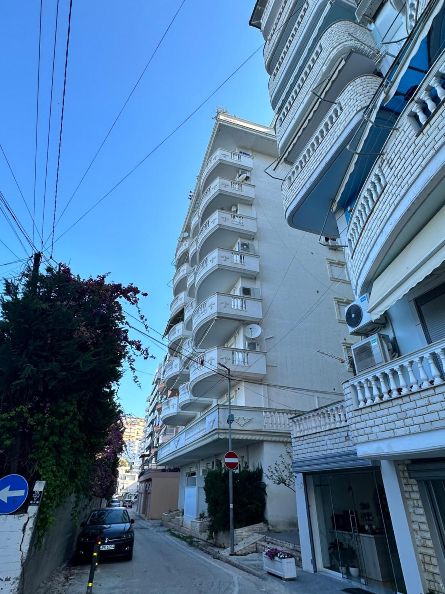 Taurasi Red Saranda Apartment Luaran gambar