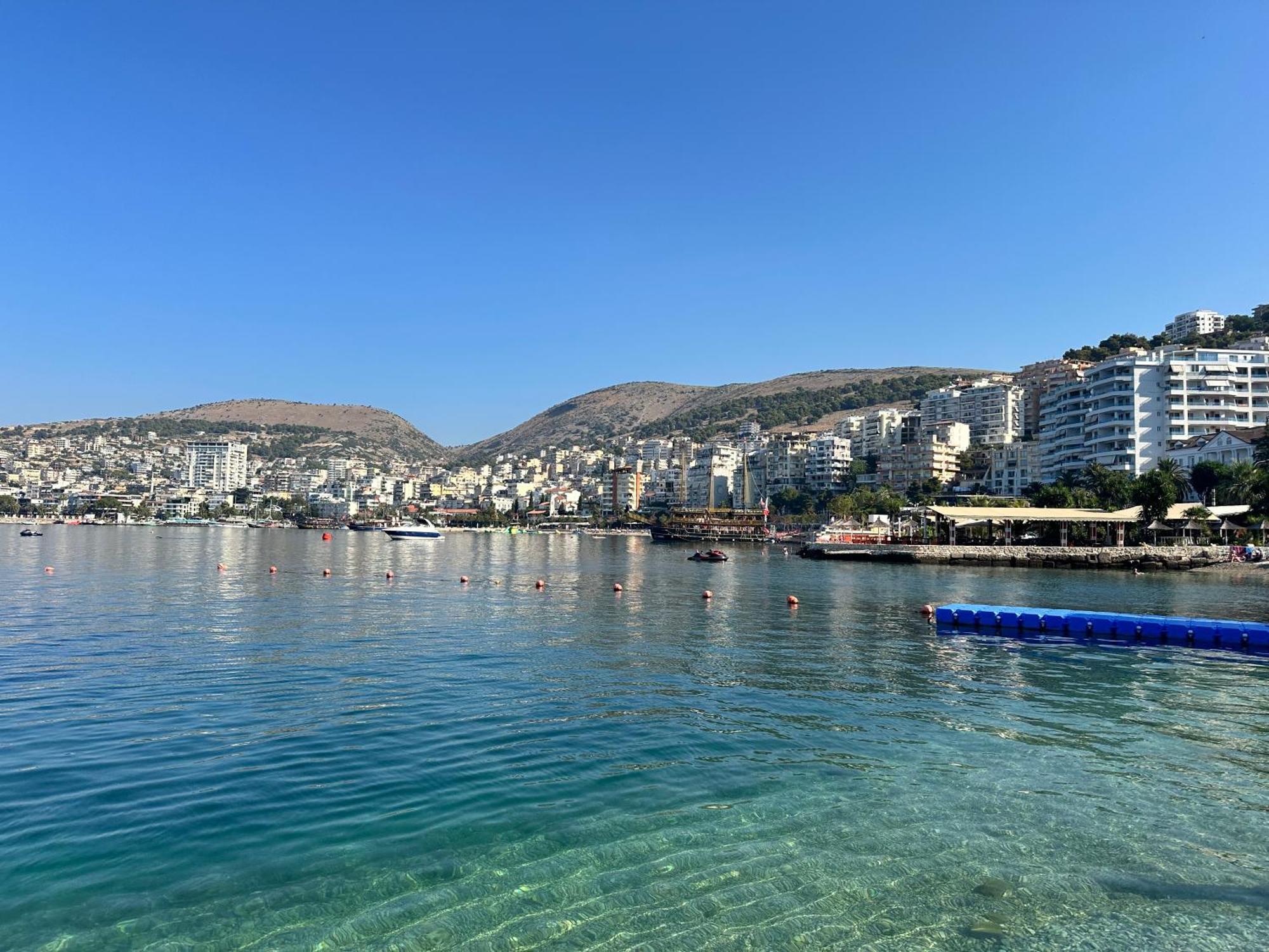 Taurasi Red Saranda Apartment Luaran gambar