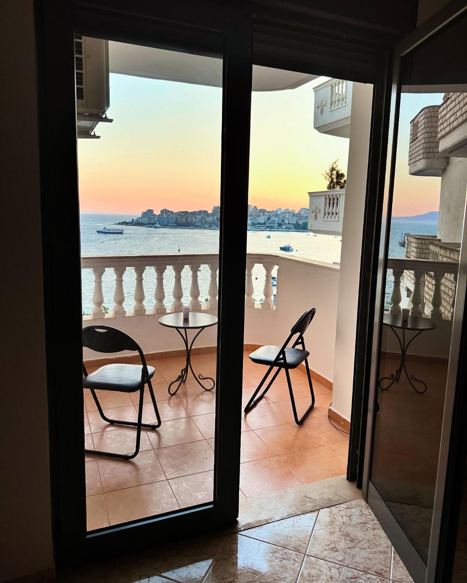 Taurasi Red Saranda Apartment Luaran gambar